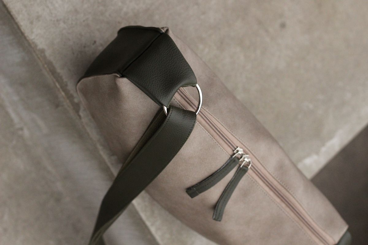 Pusmėnulio formos rankinė