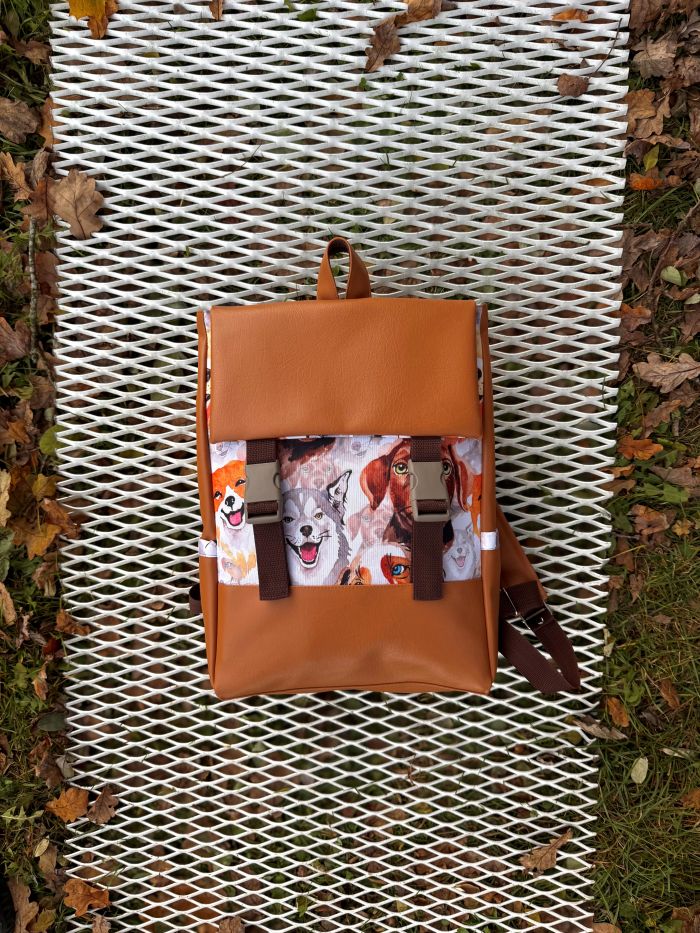 Kuprinė su plastikiniais užsegimais 