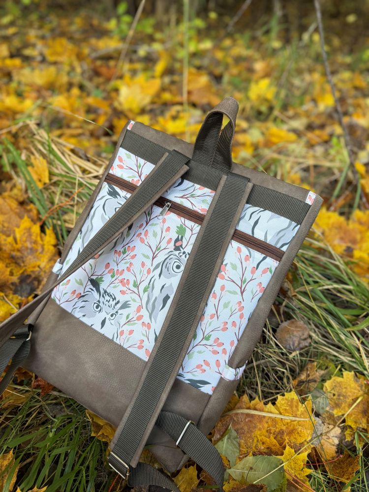 Kuprinė su karabinais