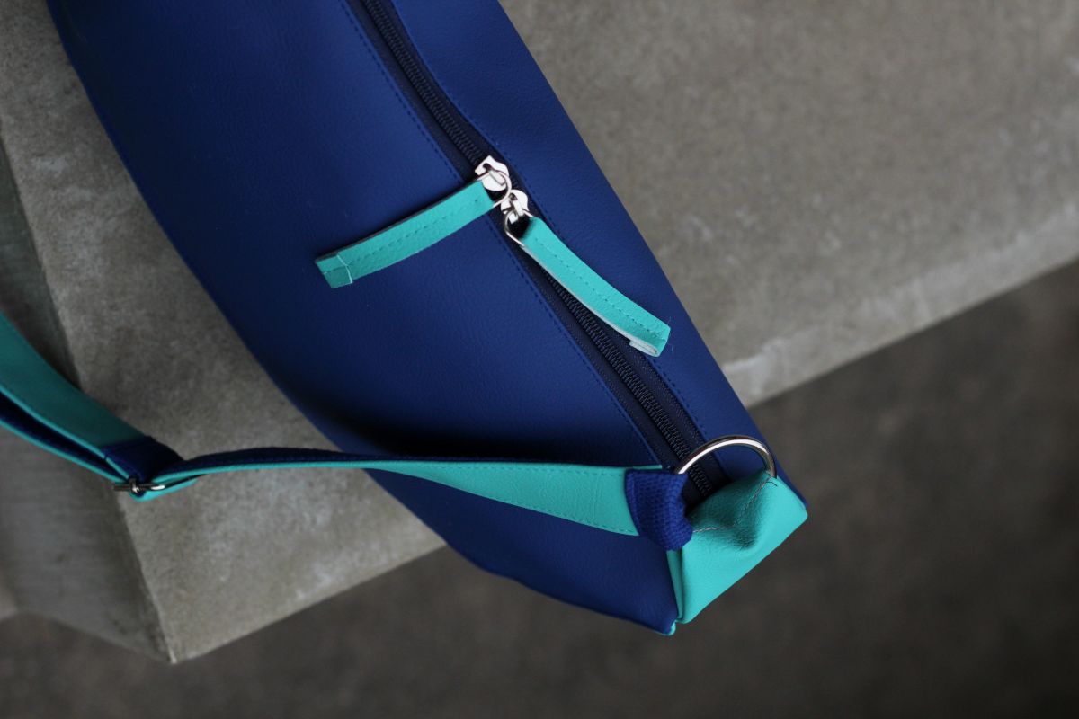 Pusmėnulio formos rankinė