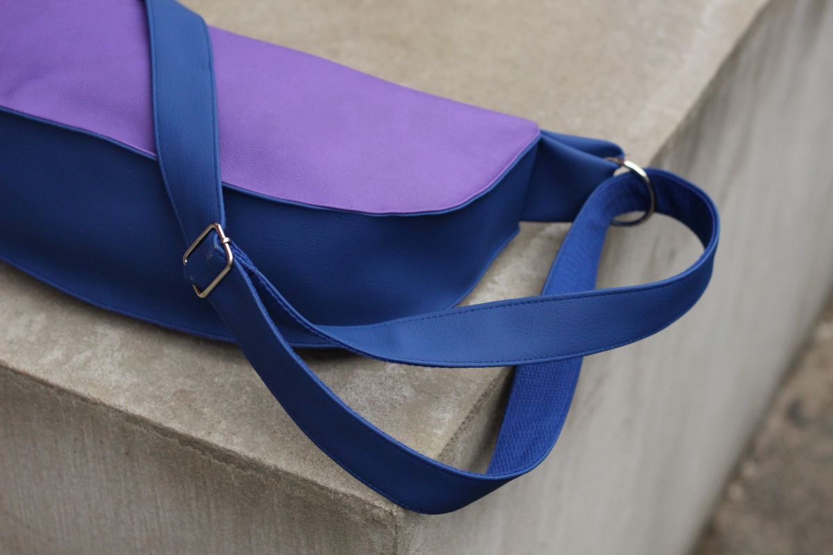 Pusmėnulio formos rankinė