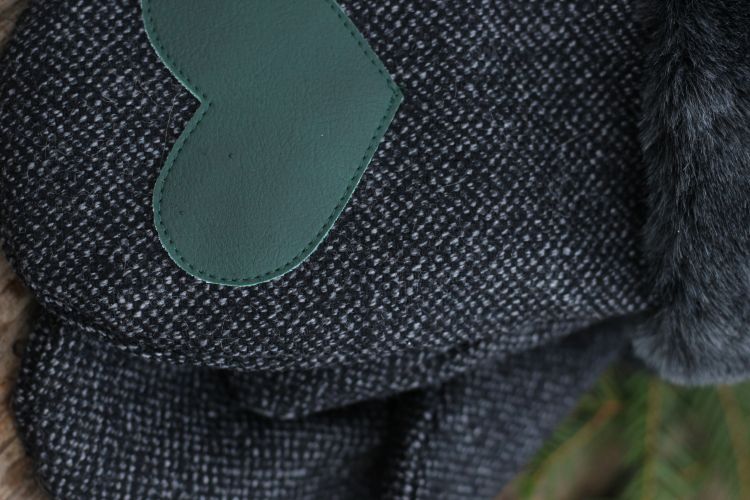 Pirštinės su širdelės aplikacija