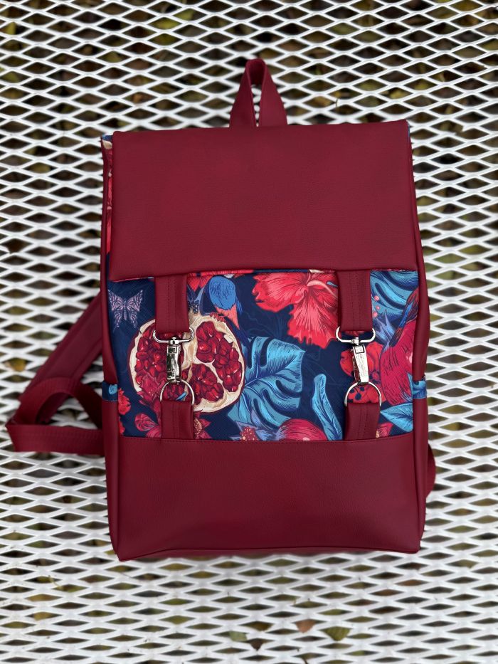 Kuprinė su karabinais