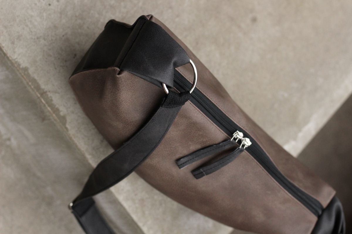 Pusmėnulio formos rankinė