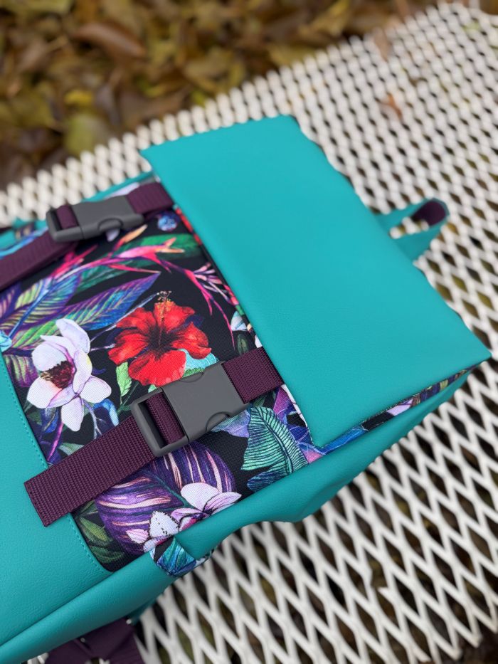 Kuprinė su plastikiniais užsegimais 