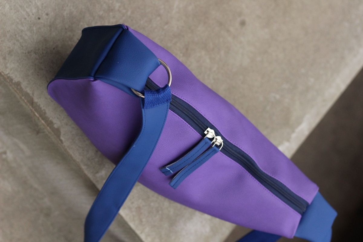 Pusmėnulio formos rankinė