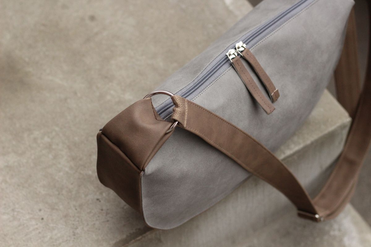 Pusmėnulio formos rankinė