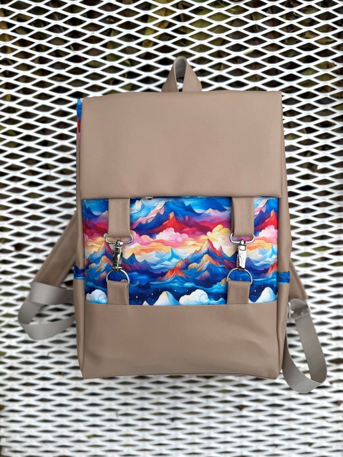 Kuprinė su karabinais