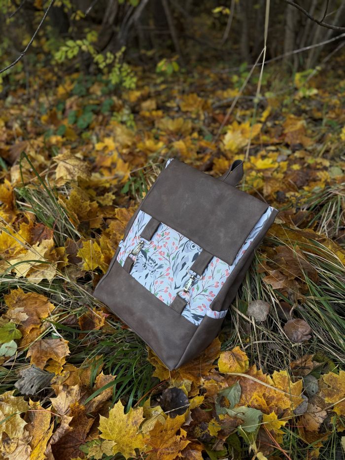 Kuprinė su karabinais