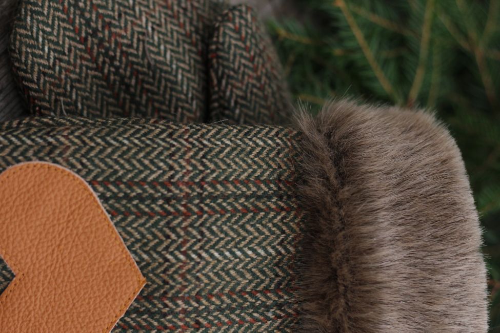 Pirštinės su širdelės aplikacija