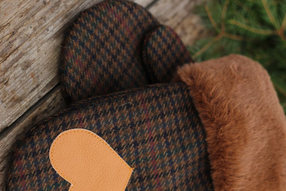 Pirštinės su širdelės aplikacija