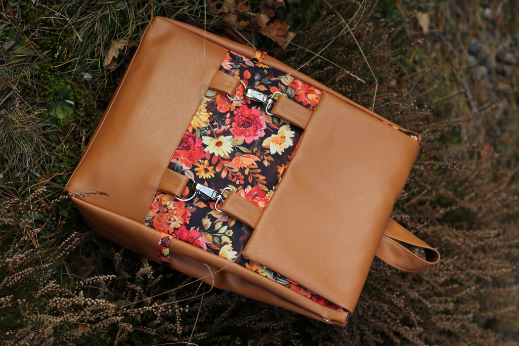 Kuprinė su karabinais