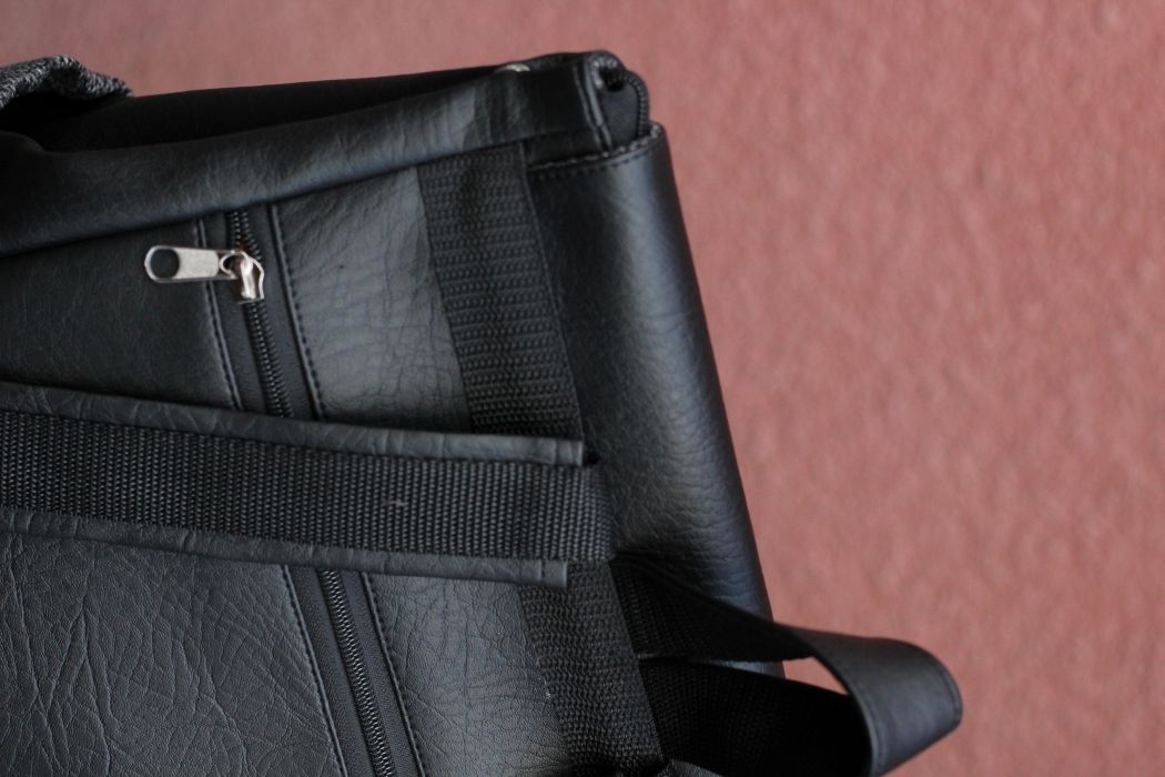 Kuprinė su spynelės užsegimu