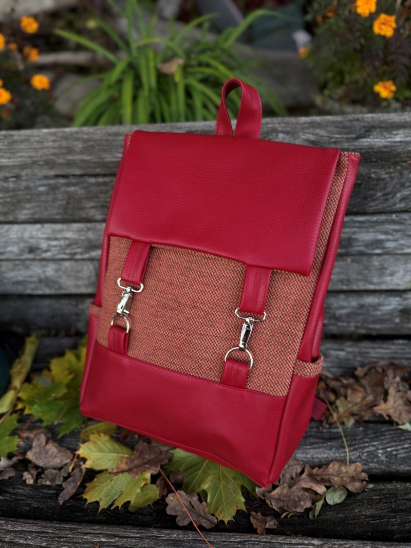 Kuprinė su karabinais