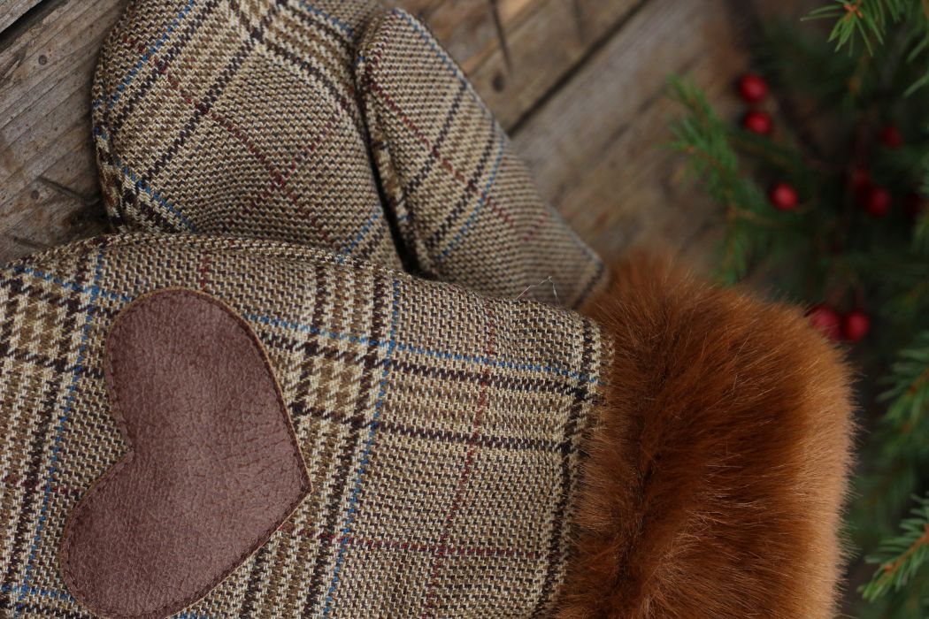 Pirštinės su širdelės aplikacija