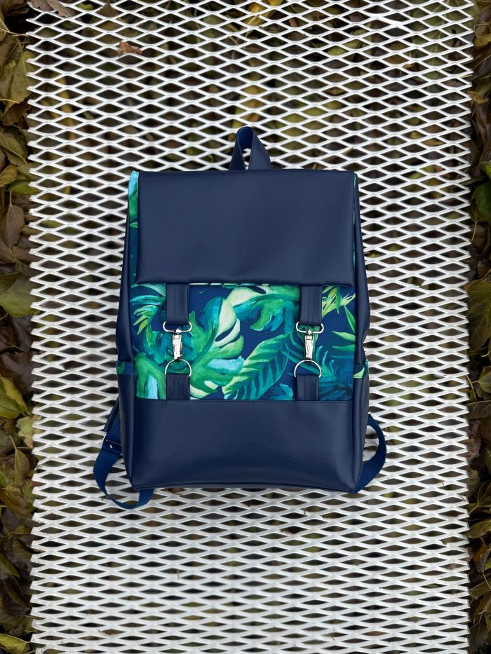 Kuprinė su karabinais