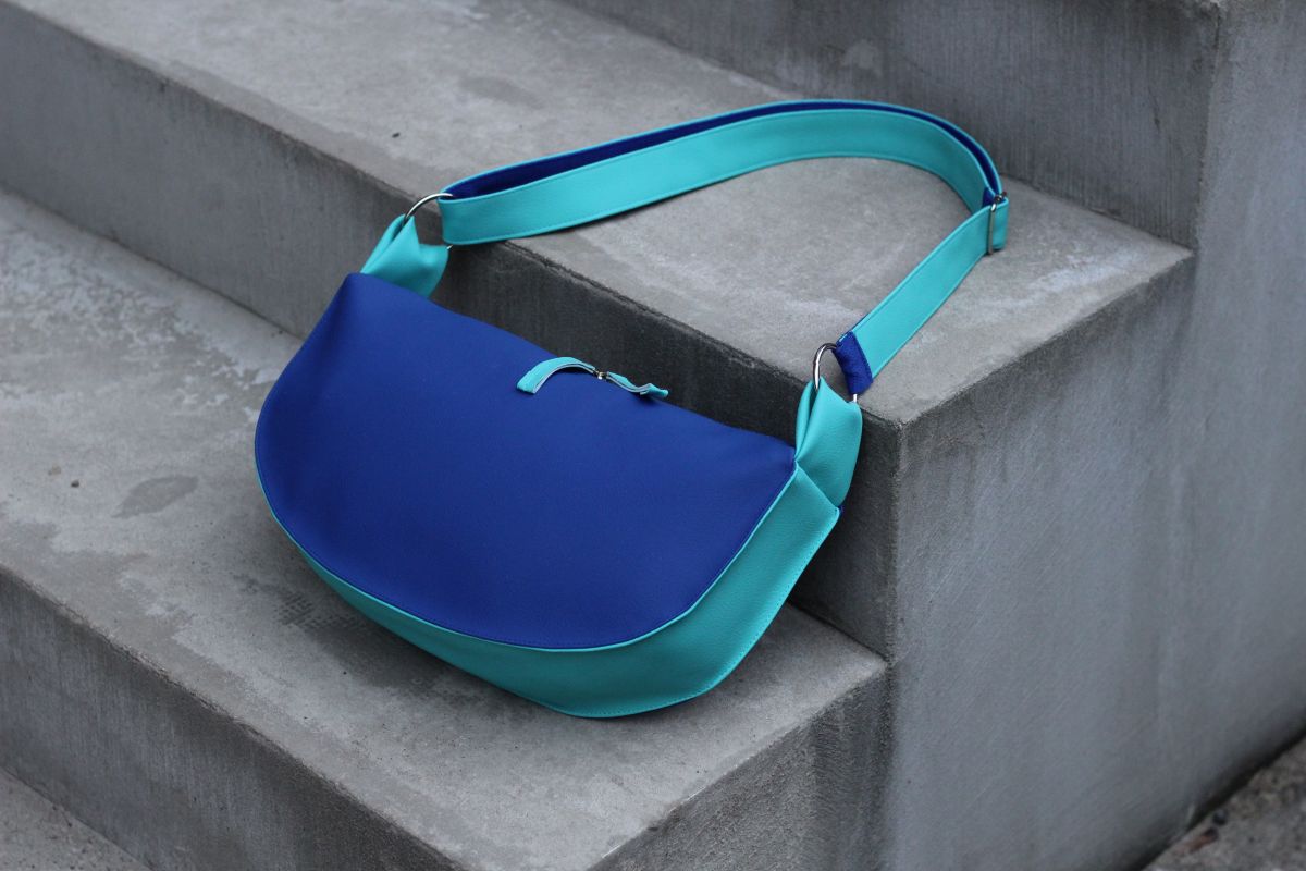 Pusmėnulio formos rankinė