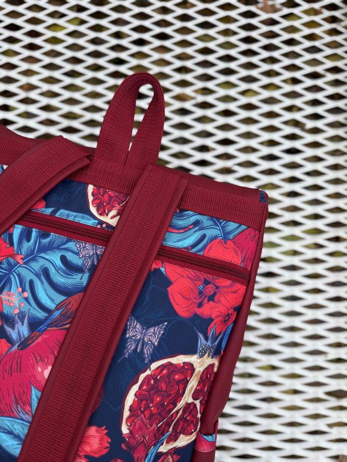 Kuprinė su karabinais