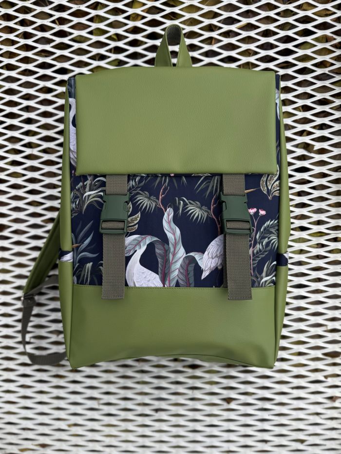 Kuprinė su plastikiniais užsegimais 