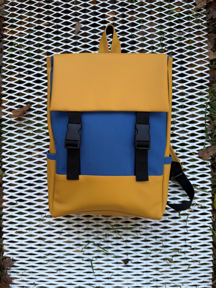 Kuprinė su plastikiniais užsegimais 