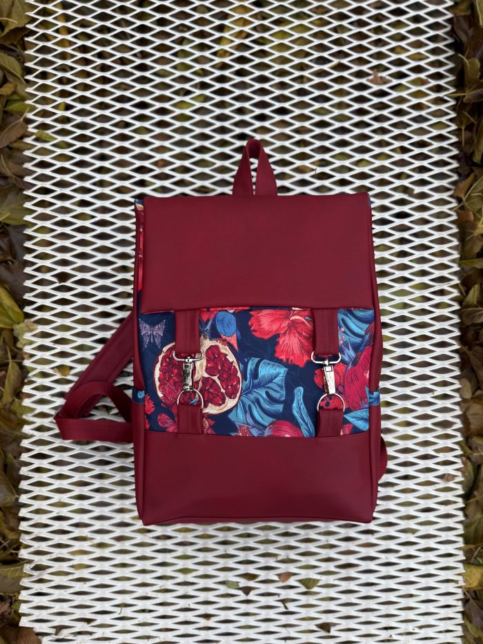 Kuprinė su karabinais