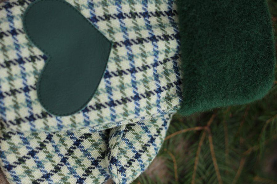 Pirštinės su širdelės aplikacija