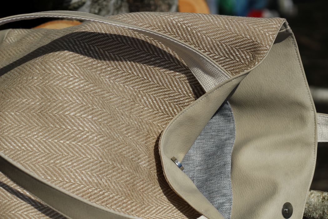 Didelė talpi rankinė krepšys