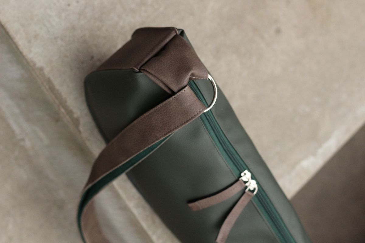 Pusmėnulio formos rankinė