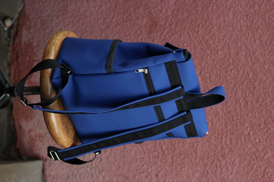 Kuprinė su spynelės užsegimu