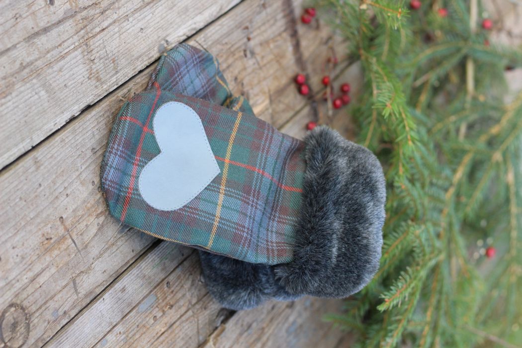 Pirštinės su širdelės aplikacija