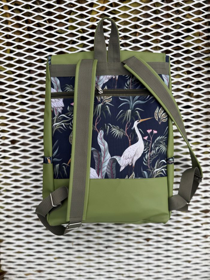 Kuprinė su plastikiniais užsegimais 