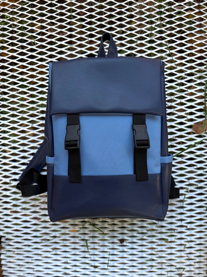 Kuprinė su plastikiniais užsegimais 