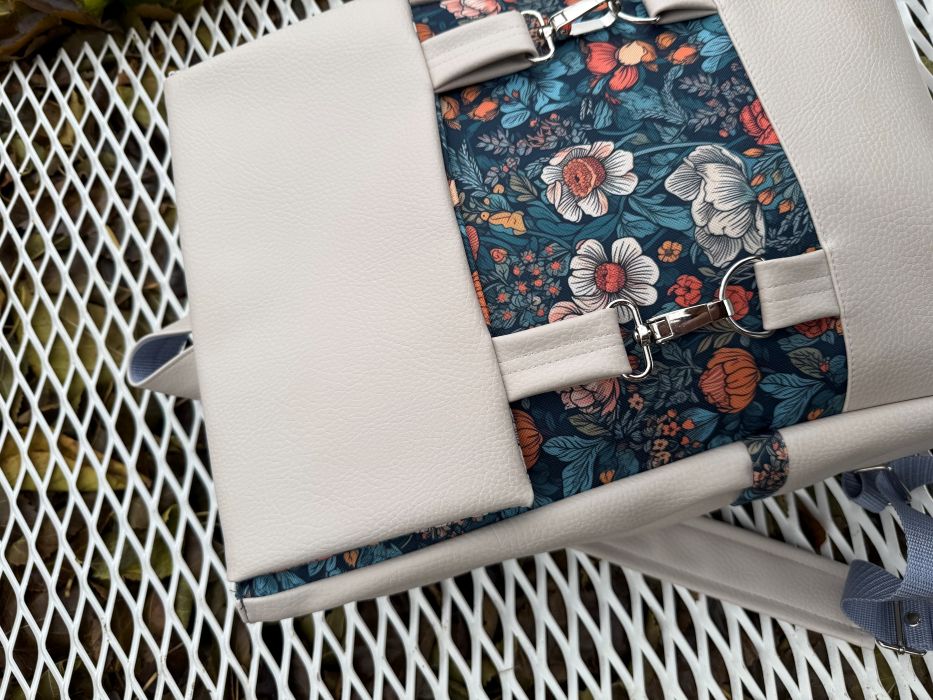 Kuprinė su karabinais