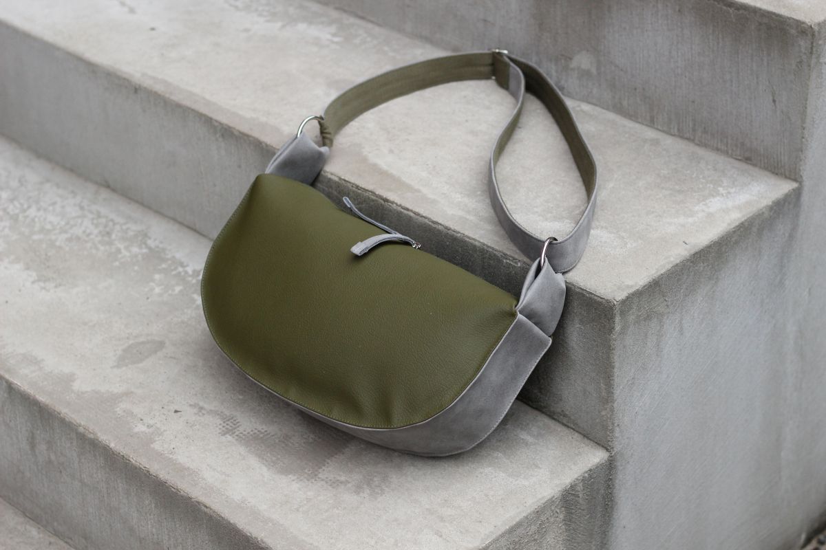 Pusmėnulio formos rankinė