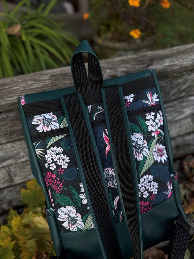 Kuprinė su plastikiniais užsegimais 