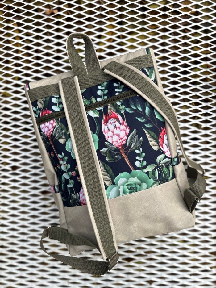 Kuprinė su plastikiniais užsegimais 