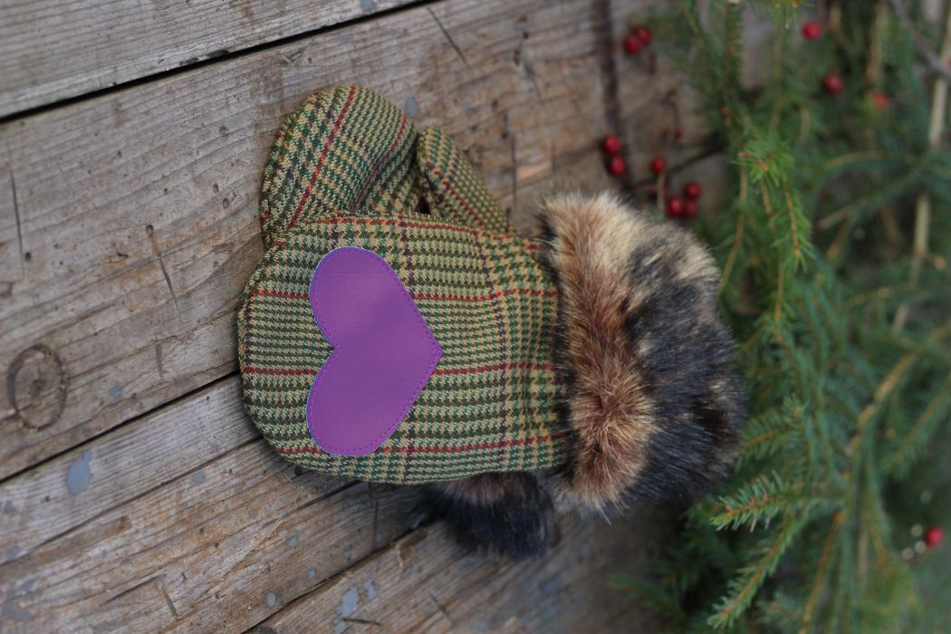 Pirštinės su širdelės aplikacija