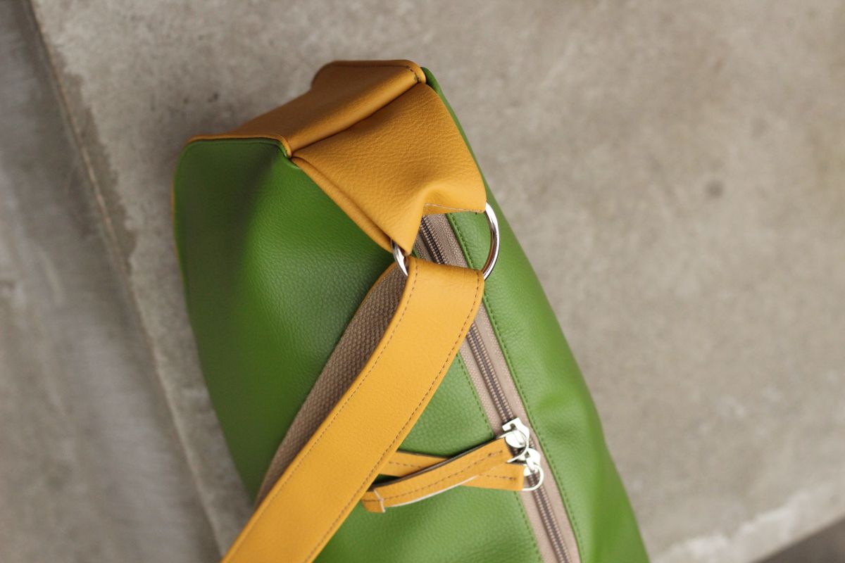 Pusmėnulio formos rankinė