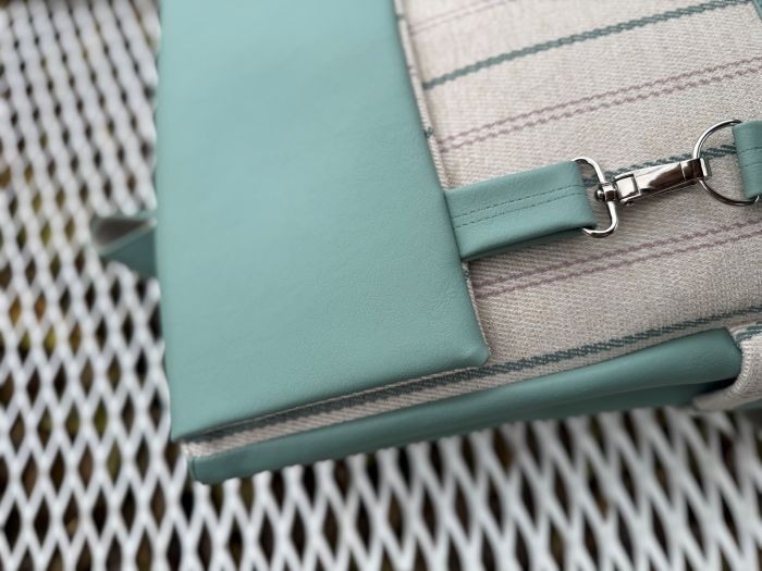 Kuprinė su karabinais