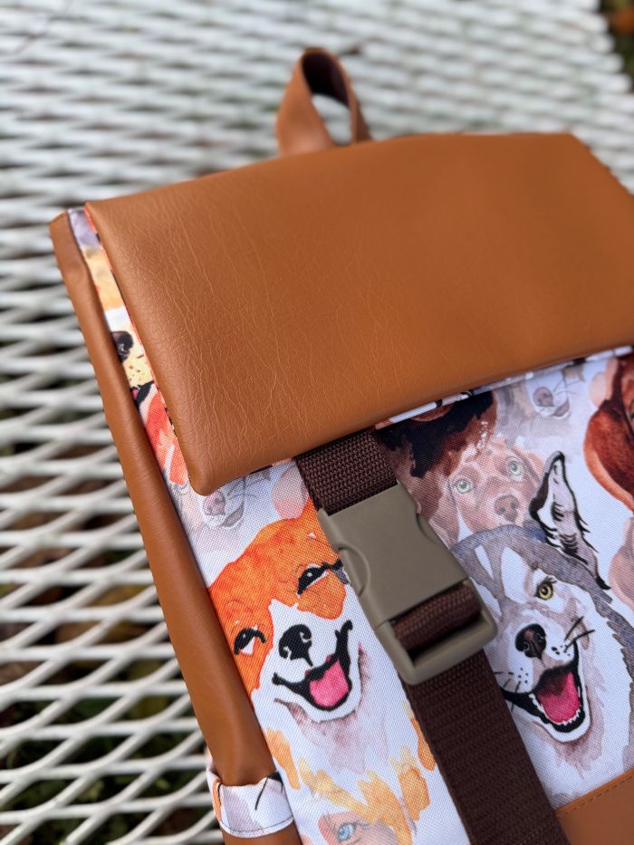 Kuprinė su plastikiniais užsegimais 