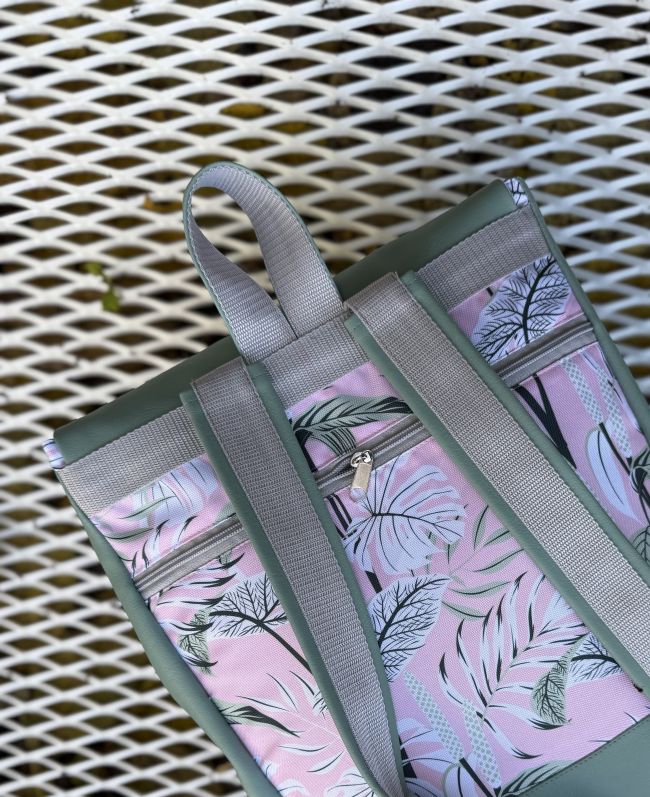 Kuprinė su plastikiniais užsegimais 