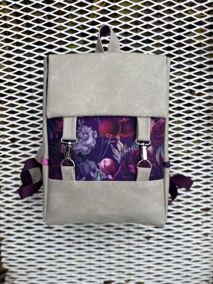 Kuprinė su karabinais