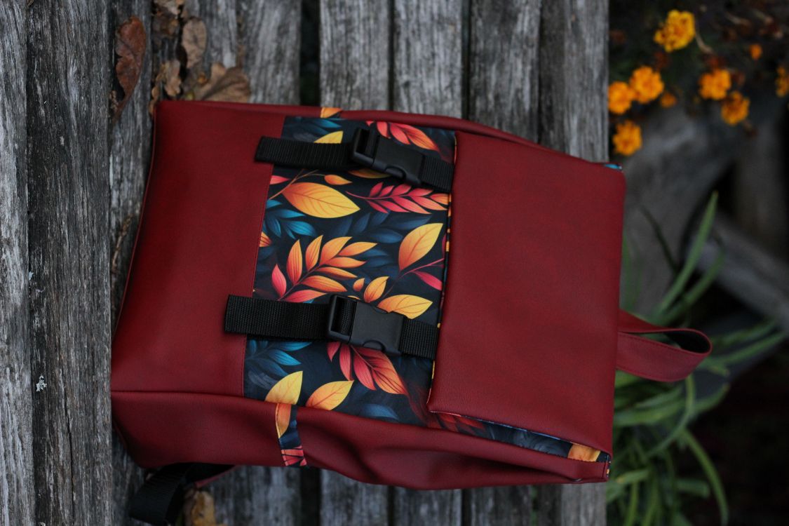 Kuprinė su plastikiniais užsegimais 