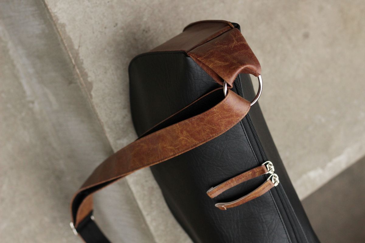 Pusmėnulio formos rankinė