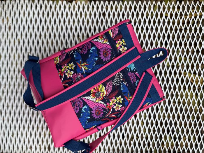 Kuprinė su karabinais