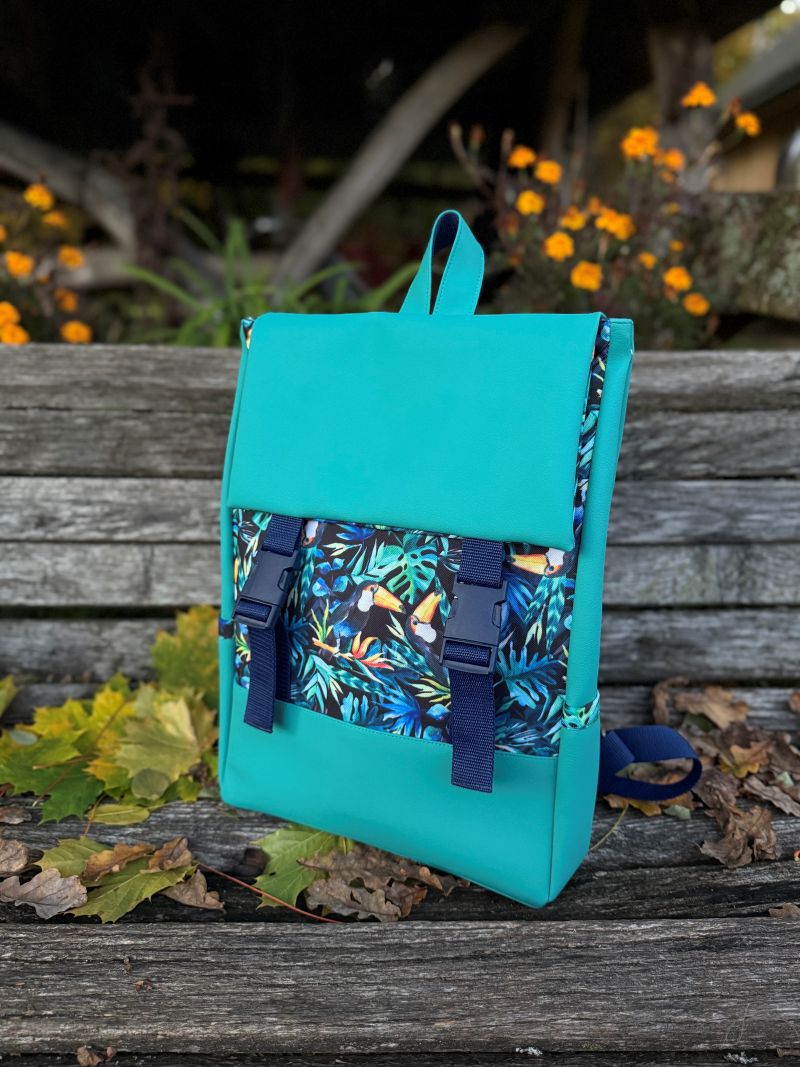 Kuprinė su plastikiniais užsegimais