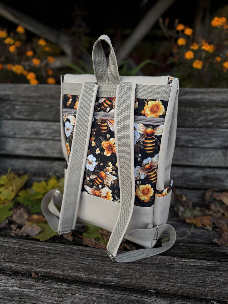 Kuprinė su karabinais