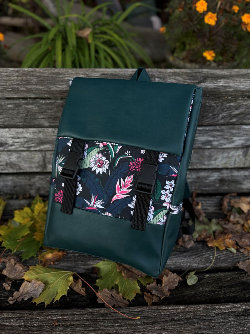 Kuprinė su plastikiniais užsegimais 