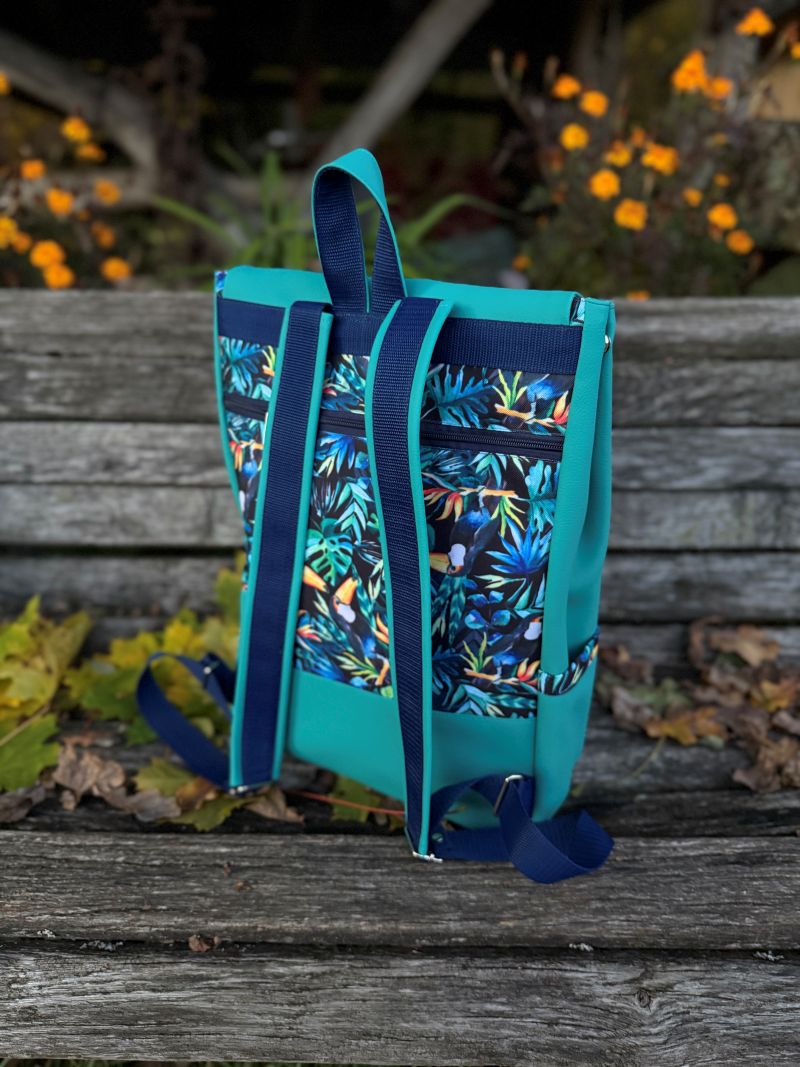 Kuprinė su plastikiniais užsegimais 