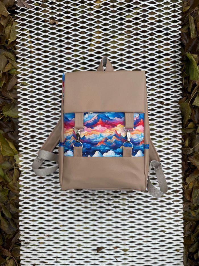 Kuprinė su karabinais